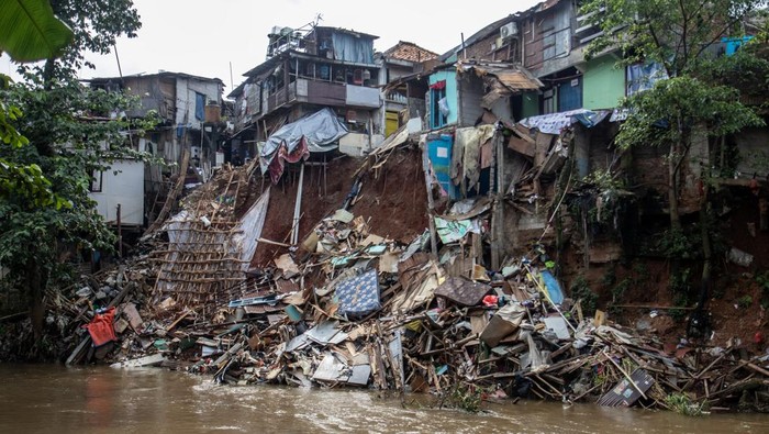 rumah amblas di tebet