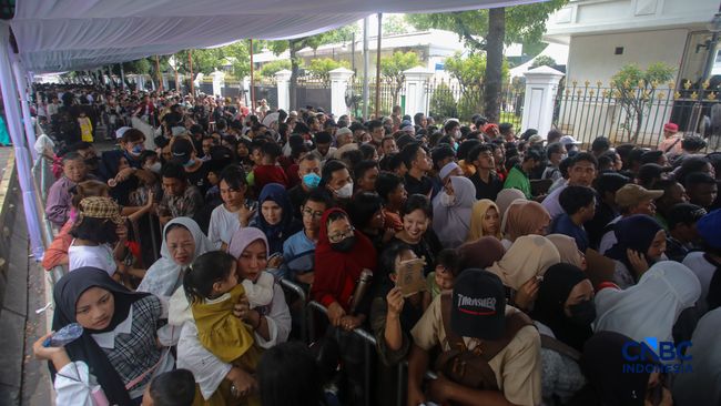 warga antusias dalam prabowo open house
