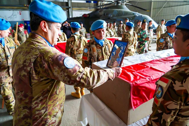 upacara pelepasan jenazah tni