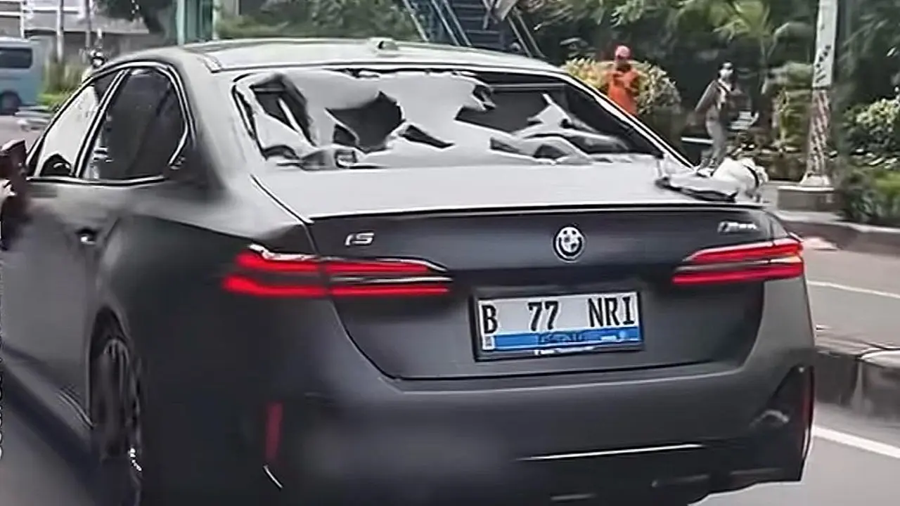 mobil bmw viral